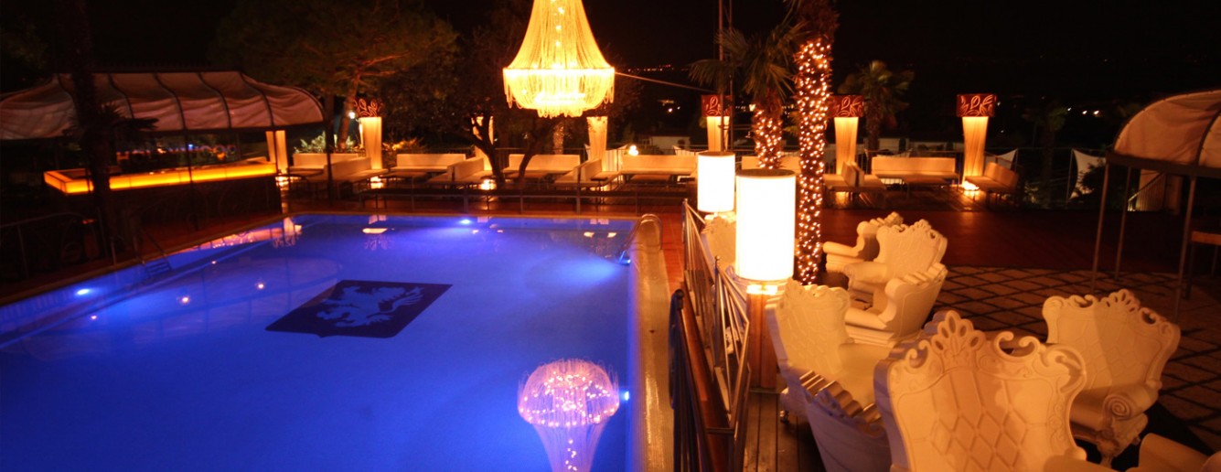 Hollywood discoteca con piscina