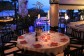 I tavoli del ristorante sul terrazzo della piscina all' Hollywood Dance Club